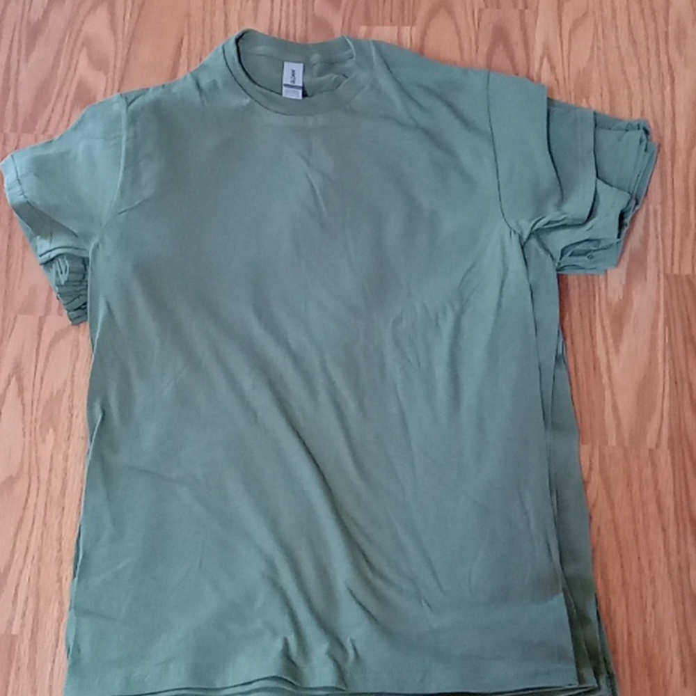 12 New Gildan Olive Green T shirts short sleeve Size Small 100% heavy cotton